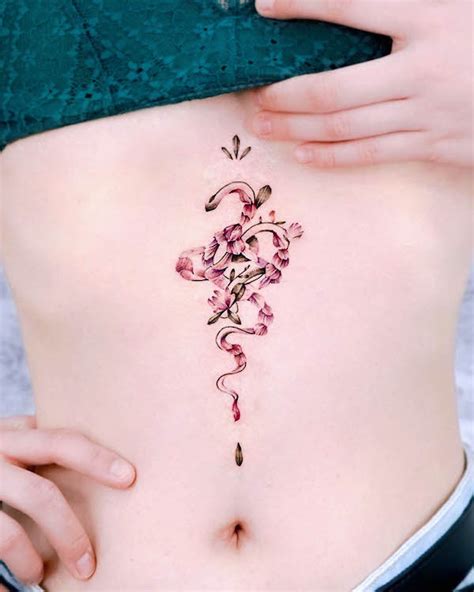 tattoo sotto al seno|Tatuaggio sotto il seno idee consigli igiene。